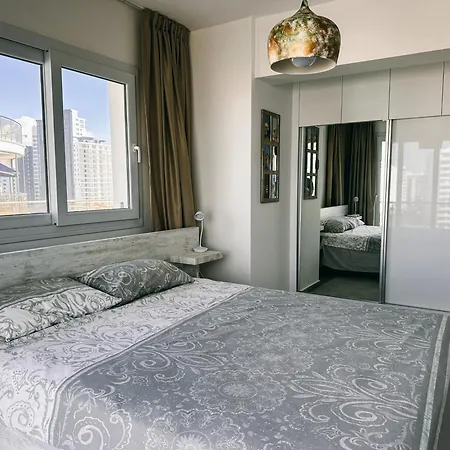 Апартаменты Modern Penthouse With Massive Terrace & Sea View In Long