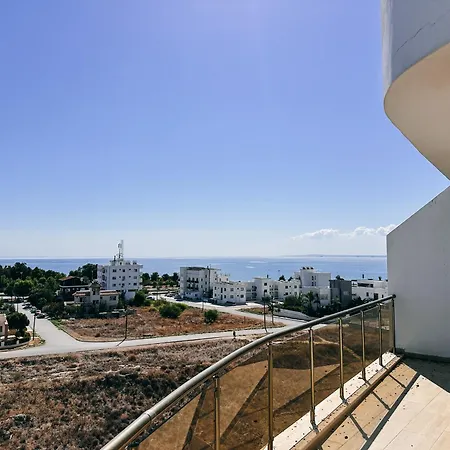 Апартаменты Modern Penthouse With Massive Terrace & Sea View In Long Agios Georgios (Famagusta)